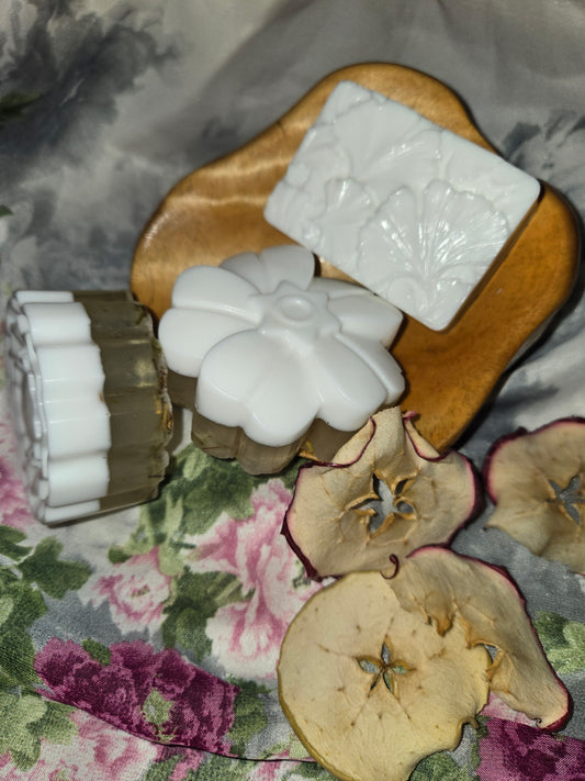 Apple Aloe Vera & Lemongrass Goat Milk